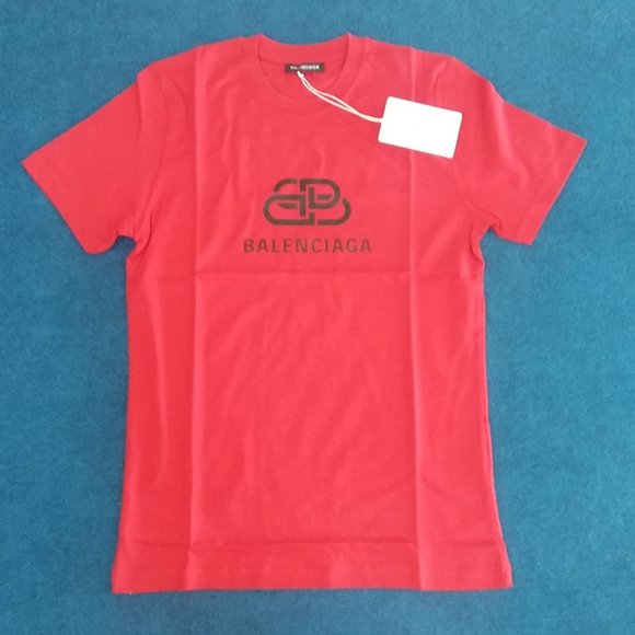 basic red t shirt